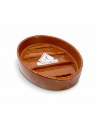 Asador de barro ovalado con fondo estriado