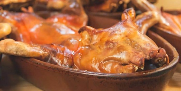 Secretos y trucos para conseguir un buen asado de cochinillo en Horno de Leña